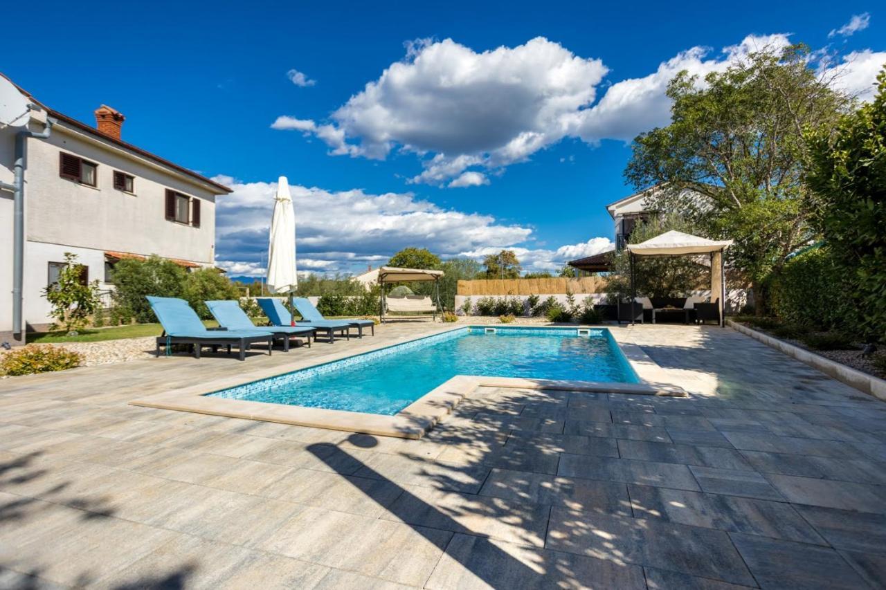 Apartman Luni Sa Bazenom - Malinska, Sveti Anton Sveti Anton  Exterior foto