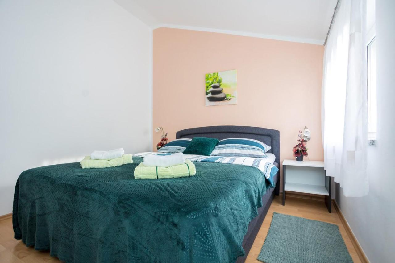 Apartman Luni Sa Bazenom - Malinska, Sveti Anton Sveti Anton  Exterior foto
