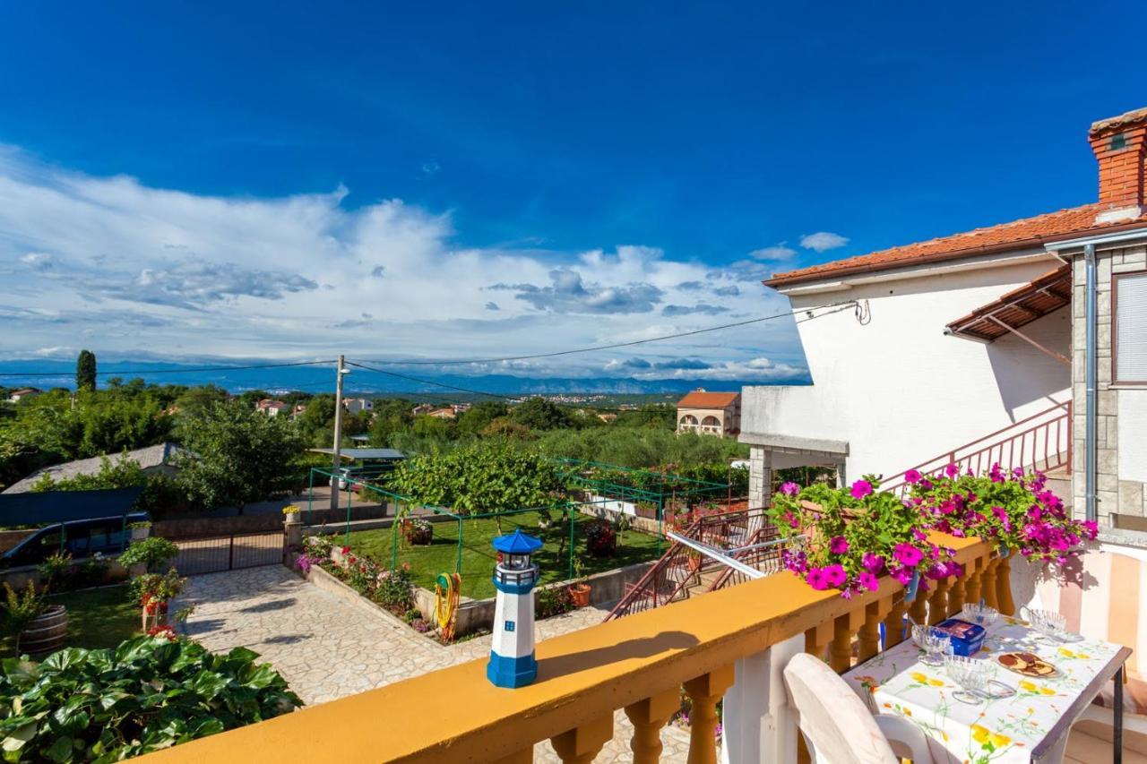Apartman Luni Sa Bazenom - Malinska, Sveti Anton Sveti Anton  Exterior foto