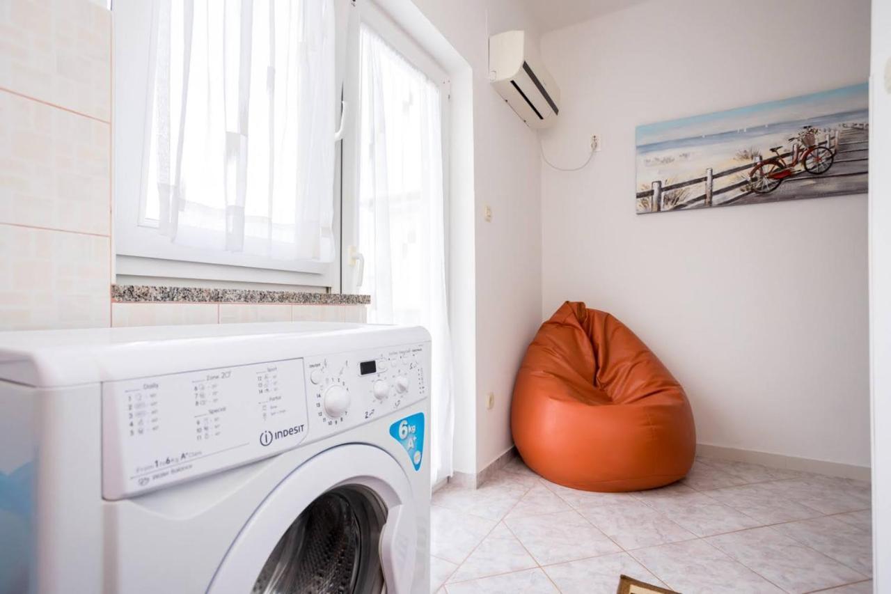Apartman Luni Sa Bazenom - Malinska, Sveti Anton Sveti Anton  Exterior foto