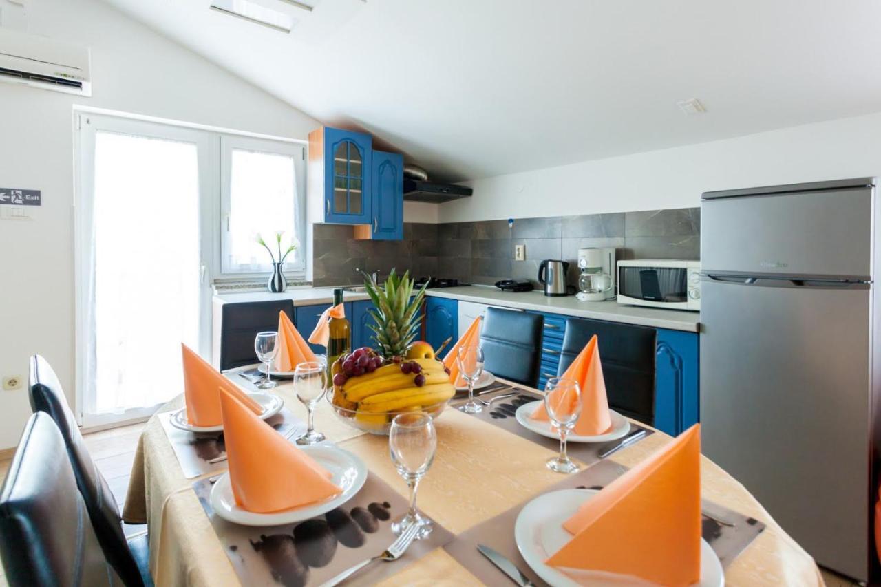 Apartman Luni Sa Bazenom - Malinska, Sveti Anton Sveti Anton  Exterior foto