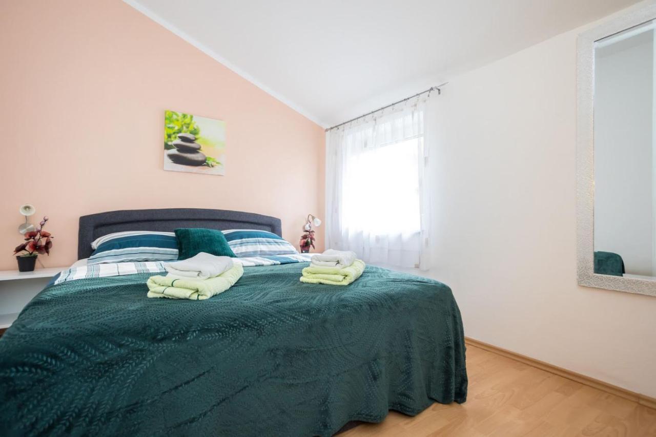 Apartman Luni Sa Bazenom - Malinska, Sveti Anton Sveti Anton  Exterior foto