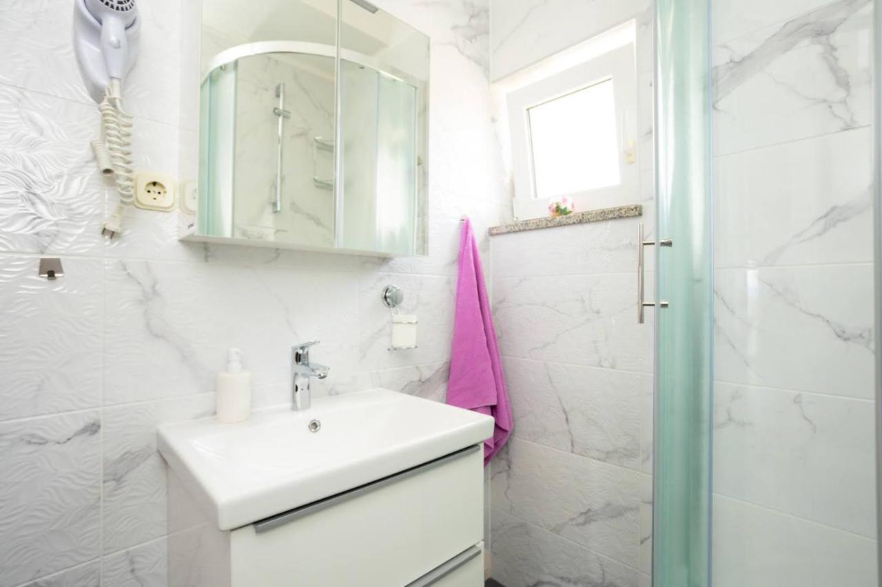 Apartman Luni Sa Bazenom - Malinska, Sveti Anton Sveti Anton  Exterior foto